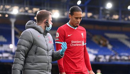 Klopp geniet van revaliderende Van Dijk, maar tempert verwachtingen: 'Duurt nog wel even'