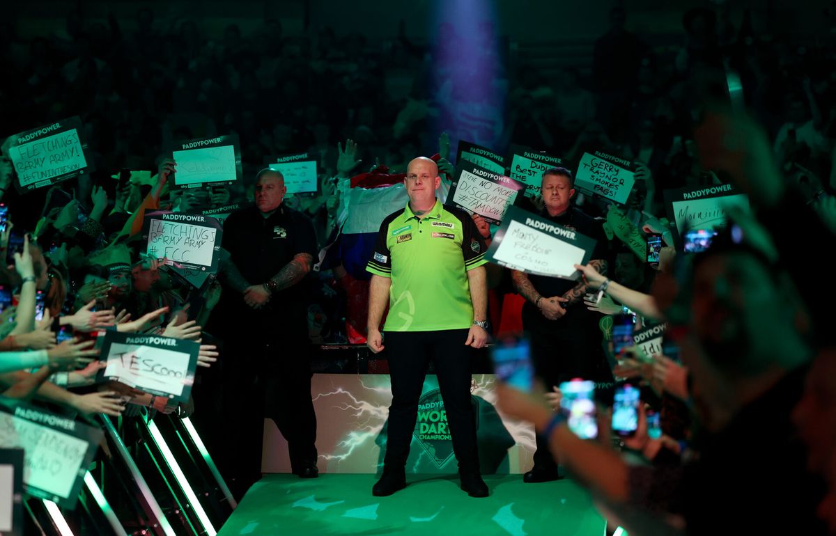 Hoe Michael van Gerwen via Robin van Persie aan zijn legendari­sche opkomstnummer komt