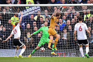 Kane schiet Tottenham met hattrick naar kwartfinale FA Cup