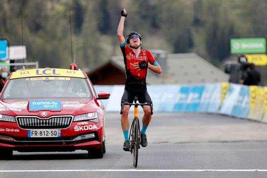 🎥 | Mark Padun verrast met ritzege in Dauphiné op La Plagne, Richie Porte neemt gele trui over