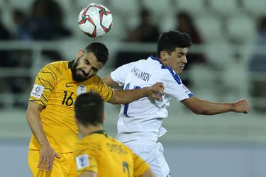 Australië door in Azië Cup ondanks gemiste penalty Behich