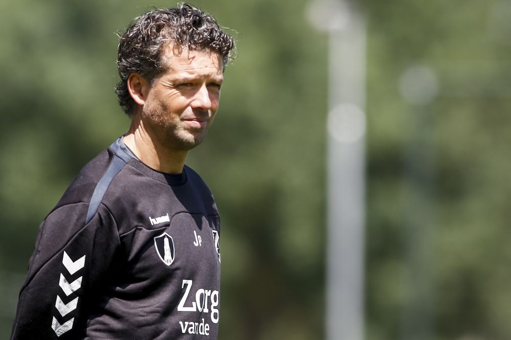 FC Utrecht geeft 'hoofdtrainer' Jean-Paul de Jong andere functie