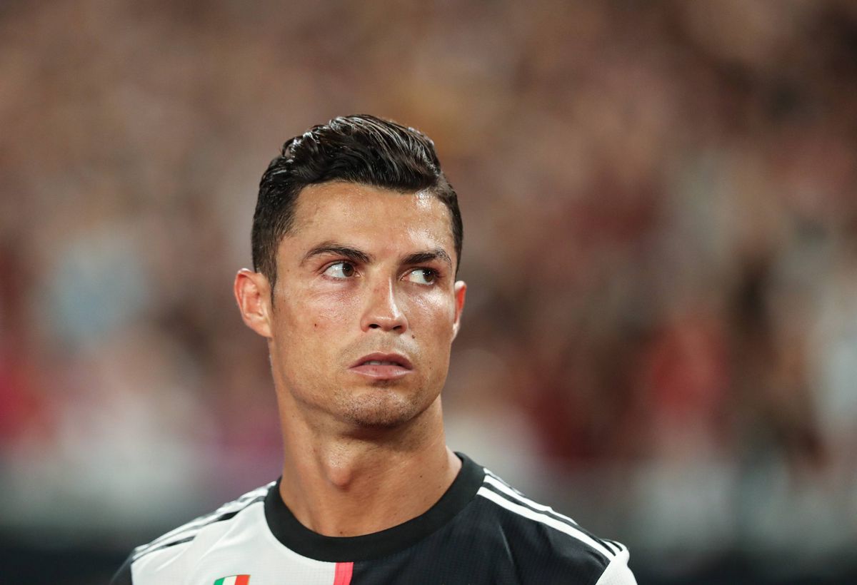 Zuid-Koreaanse politie gaat onderzoeken of Ronaldo wel 90 minuten op de bank mocht blijven zitten