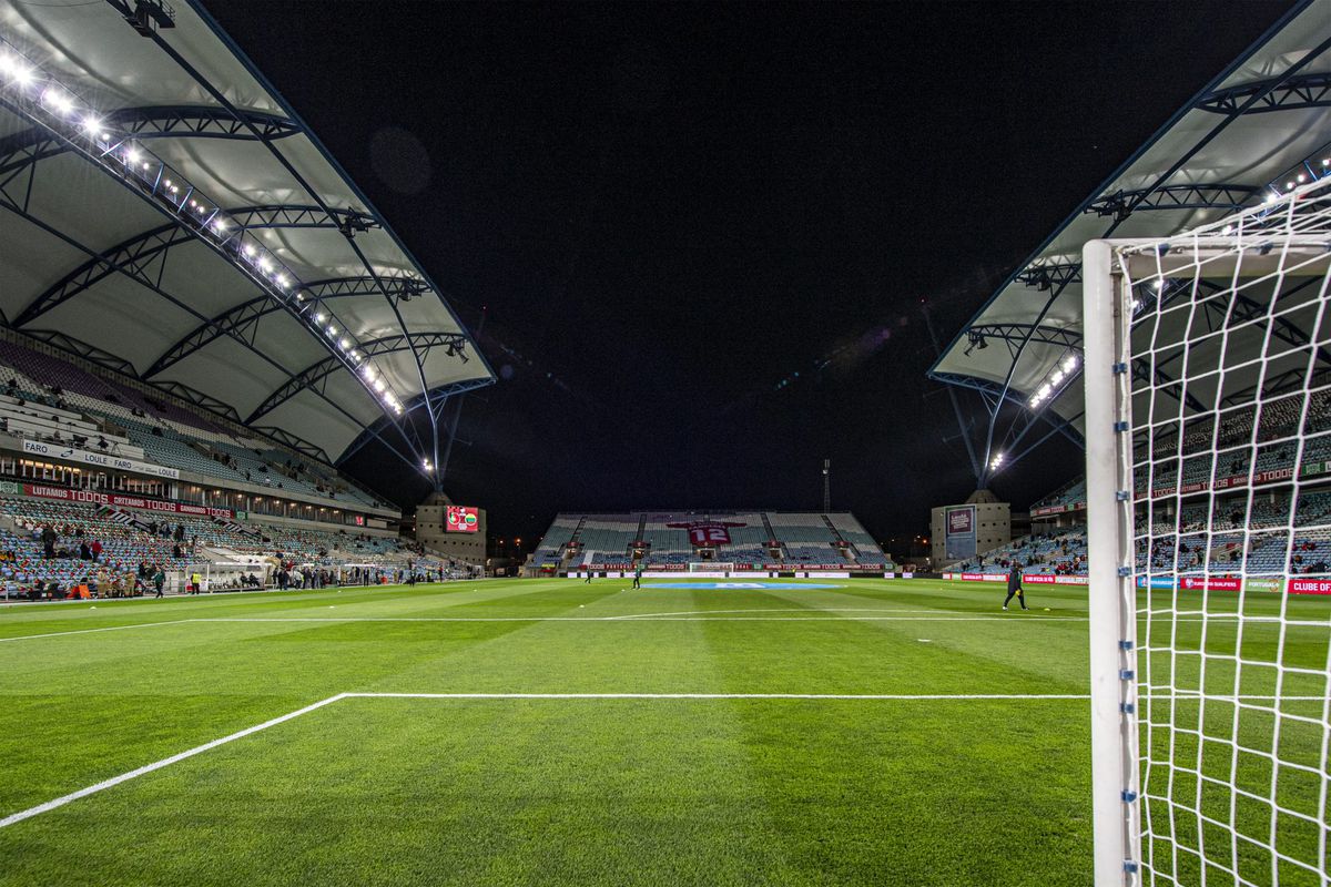 Het stadion waar Nederland-Schotland wordt gespeeld, kun je herkennen van je vakantie naar Albufeira