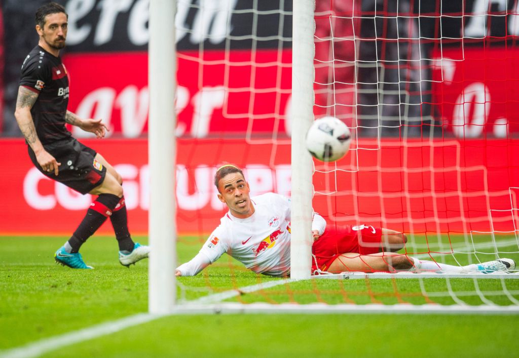 Tien man van RB Leipzig pas in blessuretijd voorbij Leverkusen