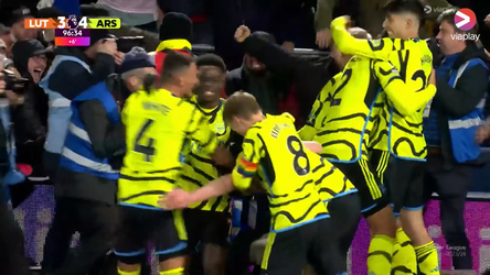 🎥 | Niet alleen Oranjeleeuwinnen maakten het gierend spannend: Arsenal wint in allerlaatste seconde