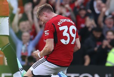 Invaller Scott McTominay redt Manchester United: 2 goals in slotfase tegen Brentford