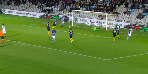 HOE DAN!? Ralf Seuntjens blundert en mist voor open goal tegen FC Eindhoven (video)