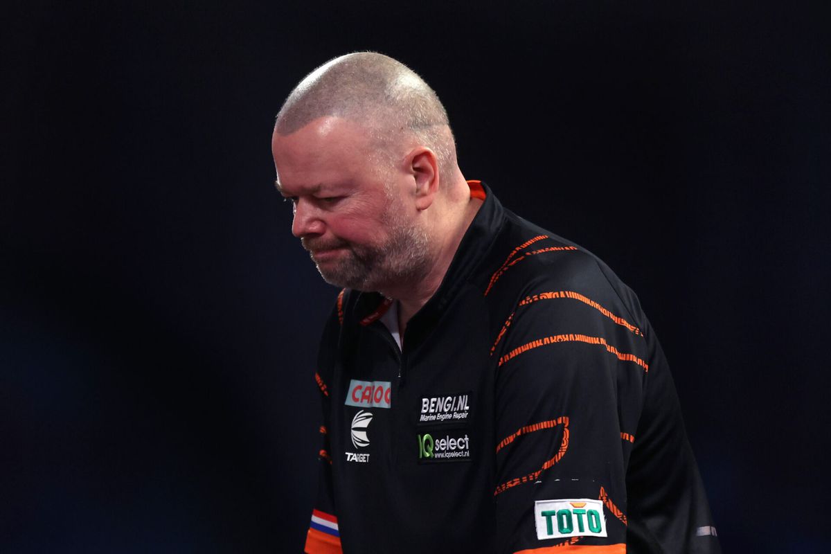 Zware dagen voor Raymond van Barneveld: 2 keer op rij in de eerste ronde eruit