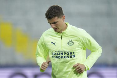 😂🎥 | Hans Kraay Jr mag voorlopig PSV en vooral Guus Til in de wandelgangen even mijden