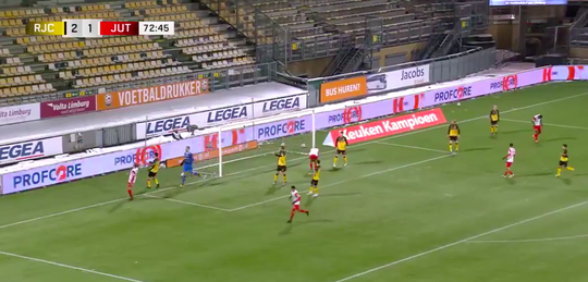 🎥 | Jong Utrecht-spits kwaad na verprutste kans: 'Kutzooi, fucking hel man!