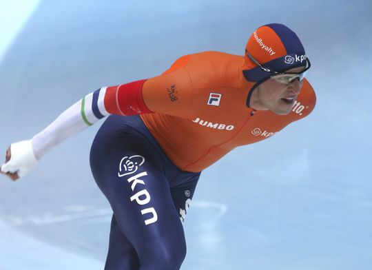 Sven Kramer verrast met overwinning op 1500 meter