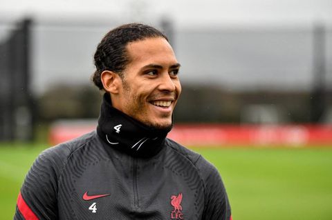 📸 | Van Dijk voor het eerst sinds maanden terug op het trainingsveld