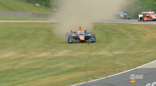 🎥 | Kevin Magnussen maait het gras bij debuut in IndyCar op Road America