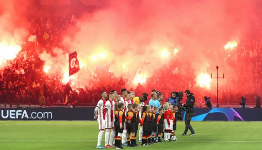 🎥 | Check hier beelden van de gruwelijke pyro voor Ajax - Valencia