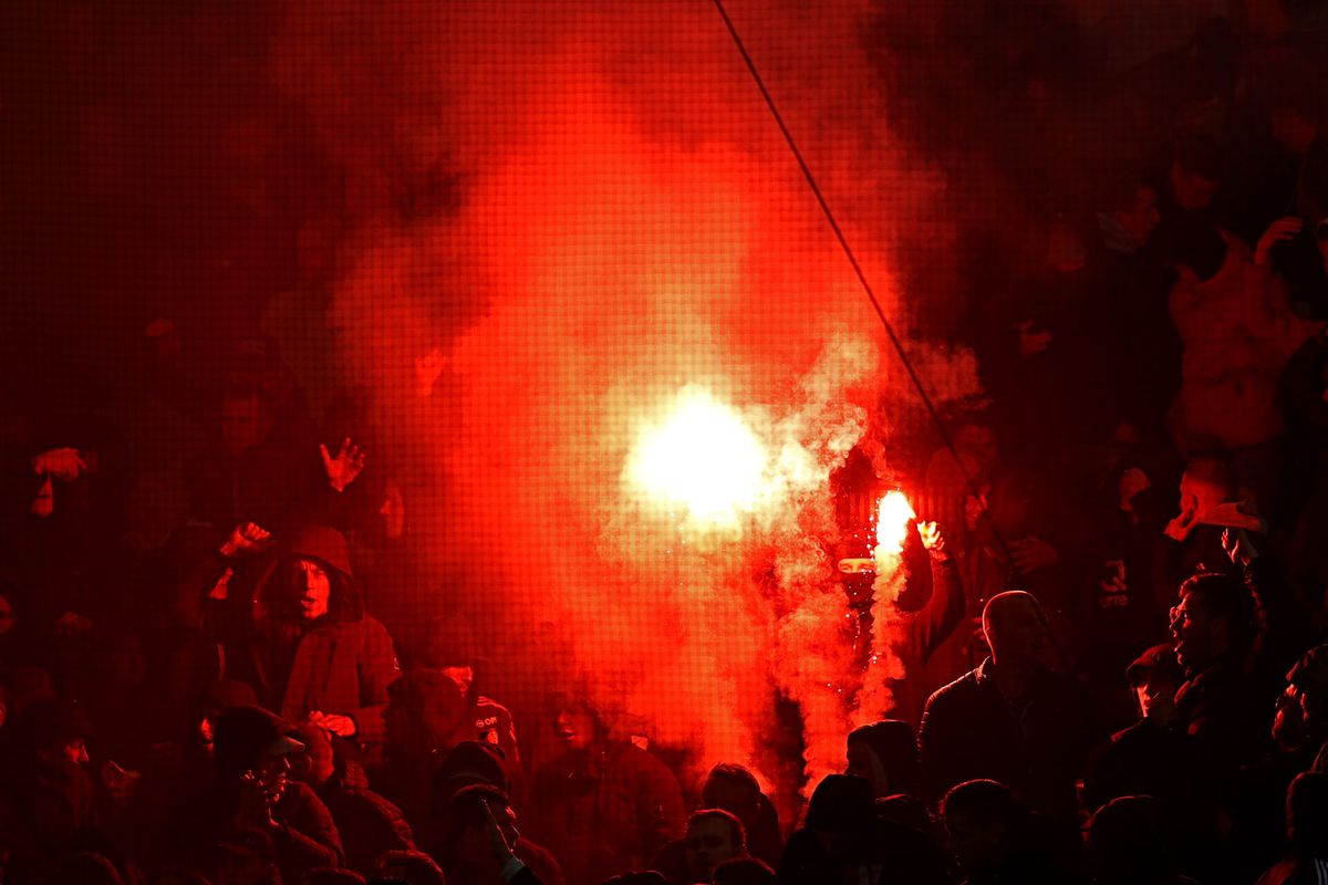 Schandalige actie 'supporters' van Feyenoord: Berlijnse muur beklad met tag Feyenoord