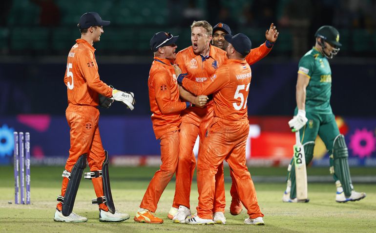 Nederlandse cricketers zorgen voor stunt! Zuid-Afrika geklopt bij 3e WK-zege ooit