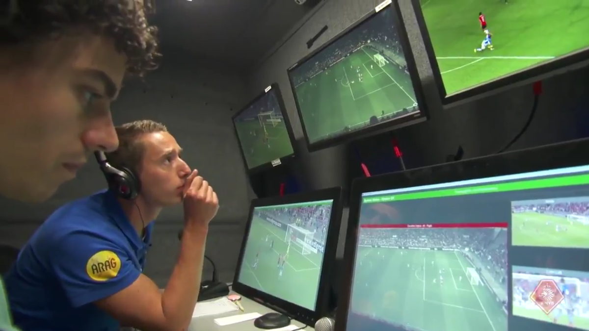 BREAKING: KNVB gaat testen met videoscheids bij Ajax - Willem II