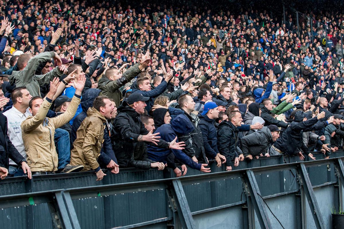 Rasechte Feyenoord-fan speelt met Swift in De Kuip: 'Als wij winnen is het crisis'