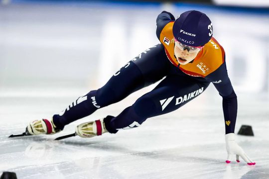 Valpartijen voor Sjinkie Knegt en Suzanne Schulting bij eerste wereldbeker in Beijing