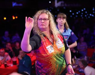 Aileen de Graaf voor allereerste keer ooit naar finale op Lakeside