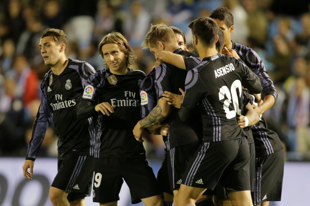 Real Madrid kroont zich na 5 jaar weer tot Spaans kampioen (video)