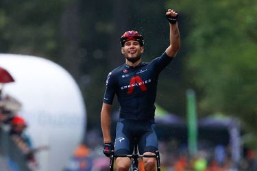 Als in een tijdrit: Filippo Ganna soleert naar etappewinst, Kelderman staat nu 3de in de Giro