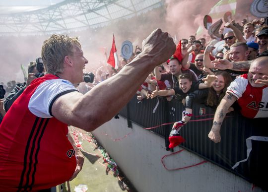 Kippenvel: zo schoot Kuijt 1 jaar geleden De Kuip in extase en Feyenoord naar de titel (video)