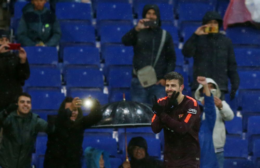 Barça is verdediger Piqué heel erg dankbaar voor late gelijkmaker tegen Espanyol (video's)