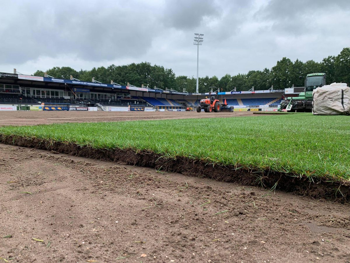 RKC is het stadion aan het vullen met écht gras (en dat dankzij Frenkie)