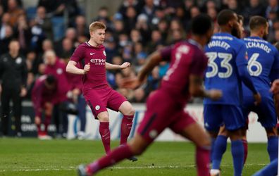 De Bruyne heeft naar Ronaldinho gekeken en scoort met slimme vrije trap (video)