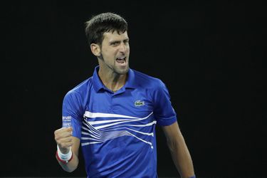 Novak Djokovic verslaat kansloze Rafael Nadal in fenomenale Australian Open-finale