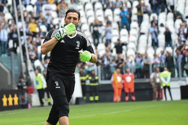 Buffon (41) stopt helemaal niet; hij gaat nog een jaartje keepen bij 'zijn' Juventus