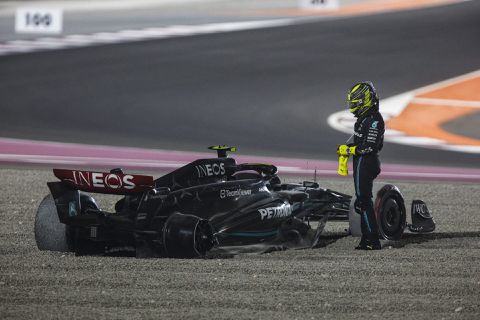 Dikke boete voor Lewis Hamilton na GP Qatar, maar niet voor insturen op George Russell