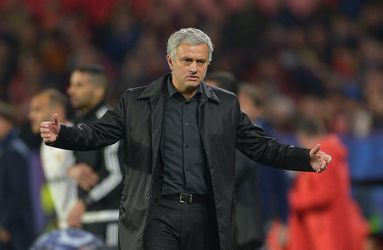 Mourinho pislink op persconferentie: 'Jullie zitten in een andere sport'