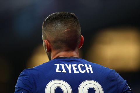 Chelsea de mist in op Twitter: Ziyech eerst in de basis, daarna opeens op de bank