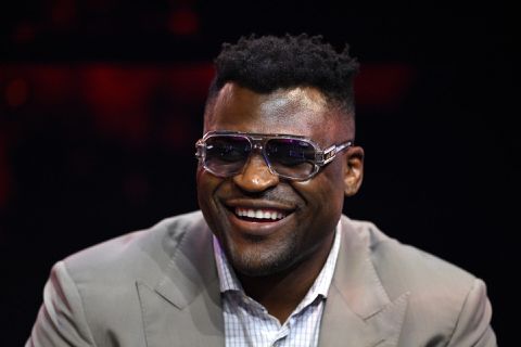 Cristiano Ronaldo support Francis Ngannou en geeft hem cadeau van meer dan 110.000 euro