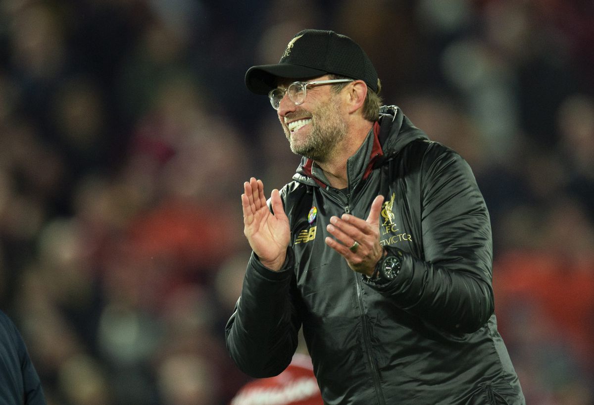 Klopp bestormt veld van vreugde: 'Had mijzelf niet in de hand'