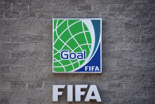 'FIFA waarschuwt topclubs Premier League voor huren spelers en komt met maximum'