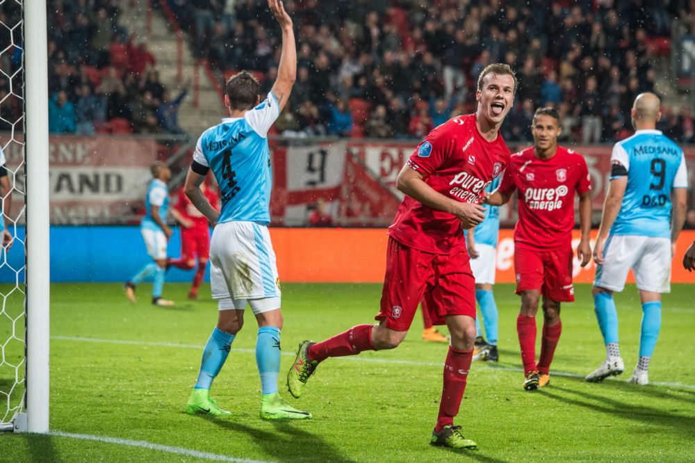 FC Twente sluit chaotische week af met prima winst op Roda JC