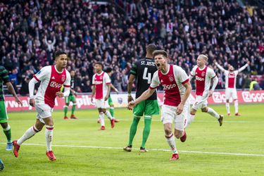 Ajax legt Feyenoord na rust op de pijnbank en wint Klassieker