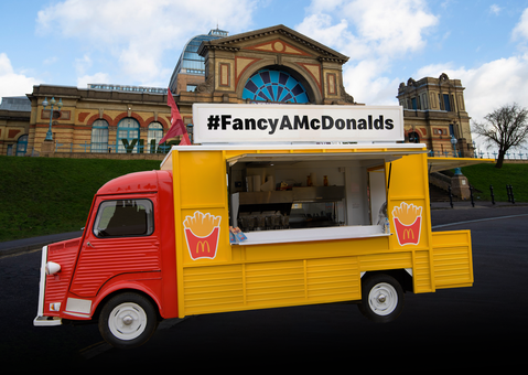 Dart-fans in Ally Pally kunnen op dag 1 WK darts Maccie pakken