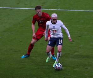 Phil Foden maakt wedje met Engeland-teamgenoten: 'Als we EK winnen blondeert iedereen zijn haar'