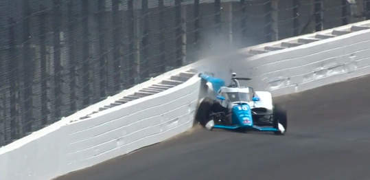 🎥 WOW! Álex Palou maakt klein foutje en crasht flink bij Indy 500-kwalificatie