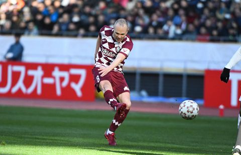 Andrés Iniesta (37) wil nog lang niet stoppen en tekent nieuw contract op verjaardag