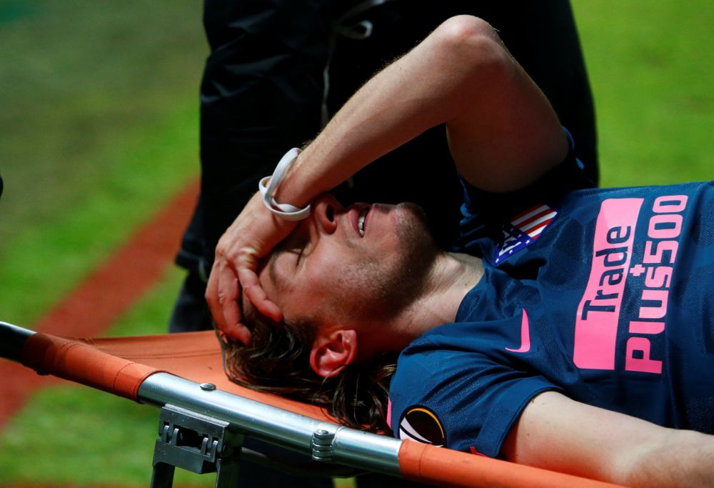 Seizoen voorbij voor Filipe Luis van Atletico door gebroken been