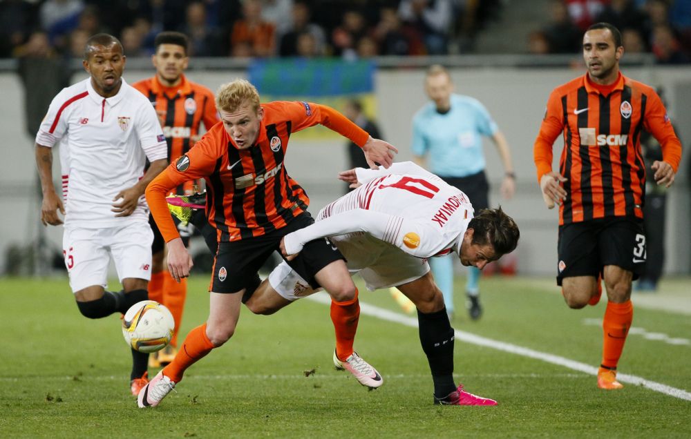 Spektakel bij Shakhtar-Sevilla verpest door deze horrorblessure (video)