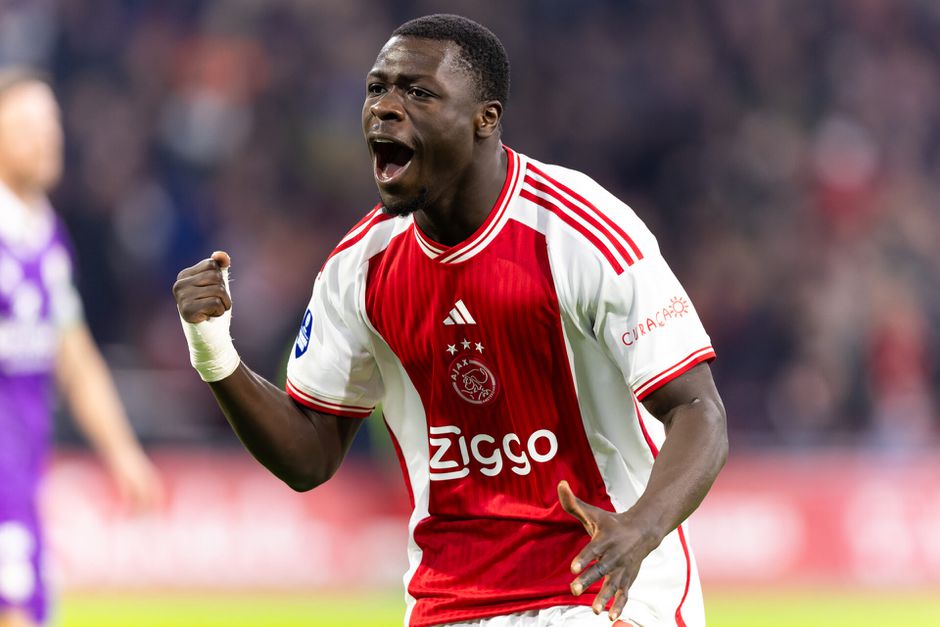 Personele problemen bij Ajax: Brian Brobbey wellicht niet inzetbaar tegen AEK Athene