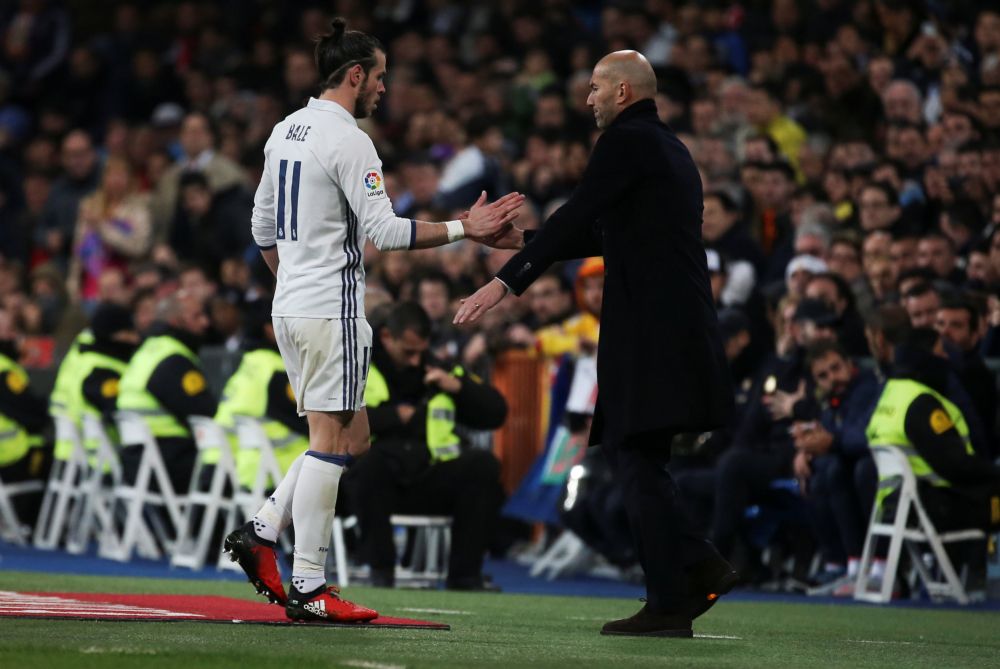 Bale biedt zijn excuses aan na oliedomme rode kaart