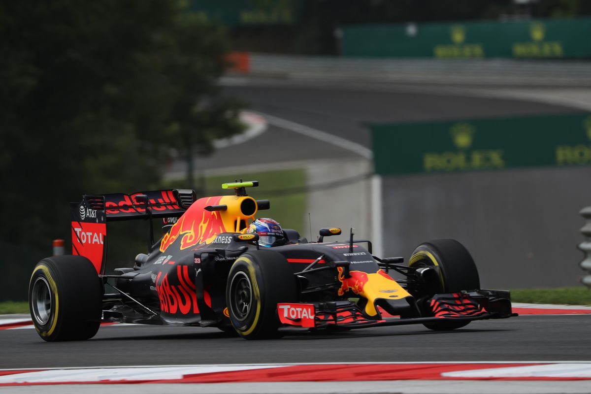 Verstappen in vrije training sneller dan Hamilton, klokt 4e tijd